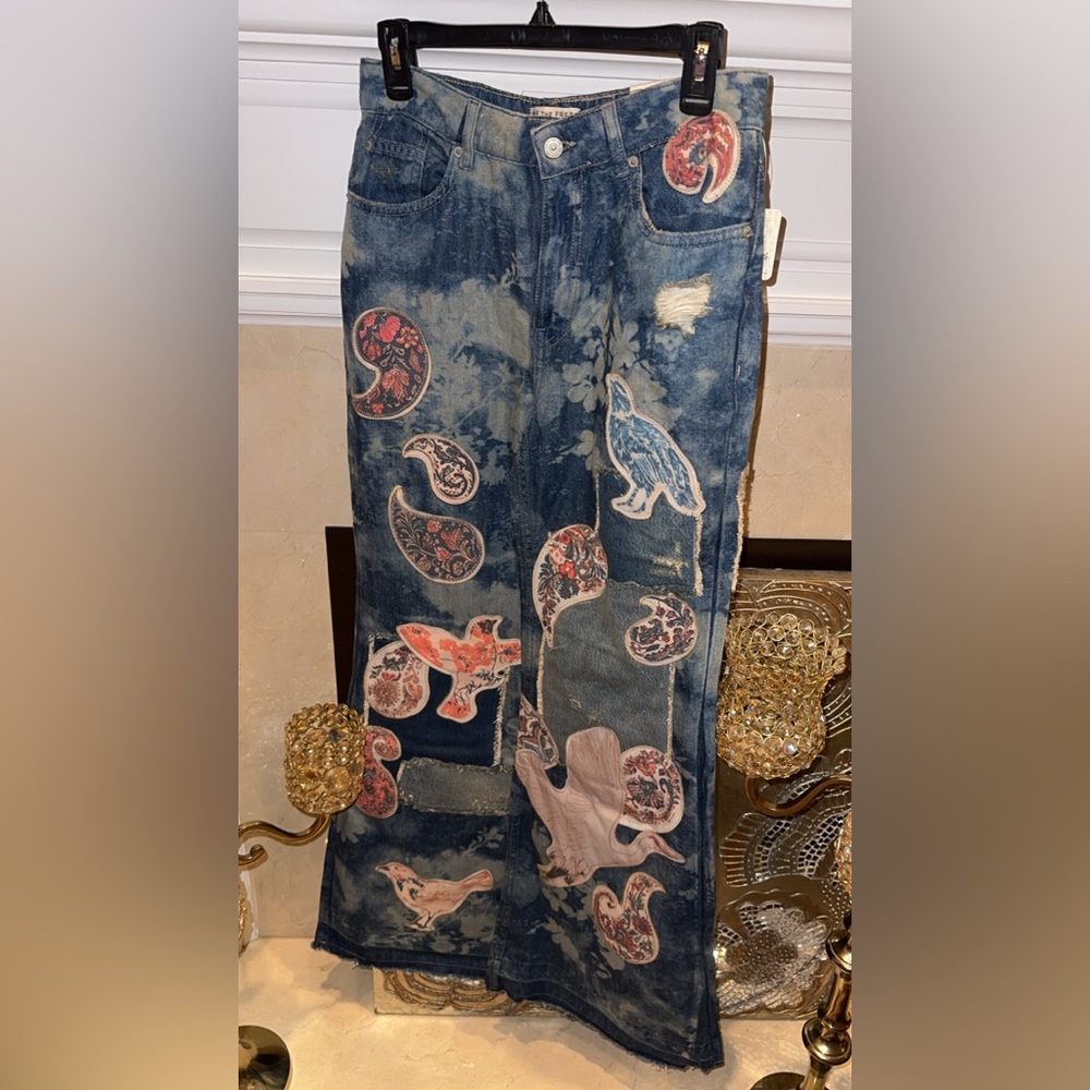 We The Free Flying High Patched Jeans🌸🔥 - Picture 12 of 12